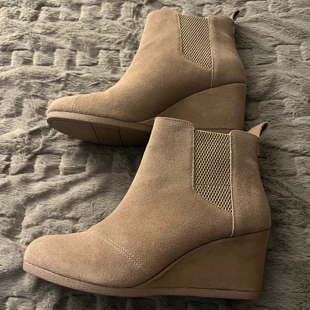 Tan Toms Booties with heel